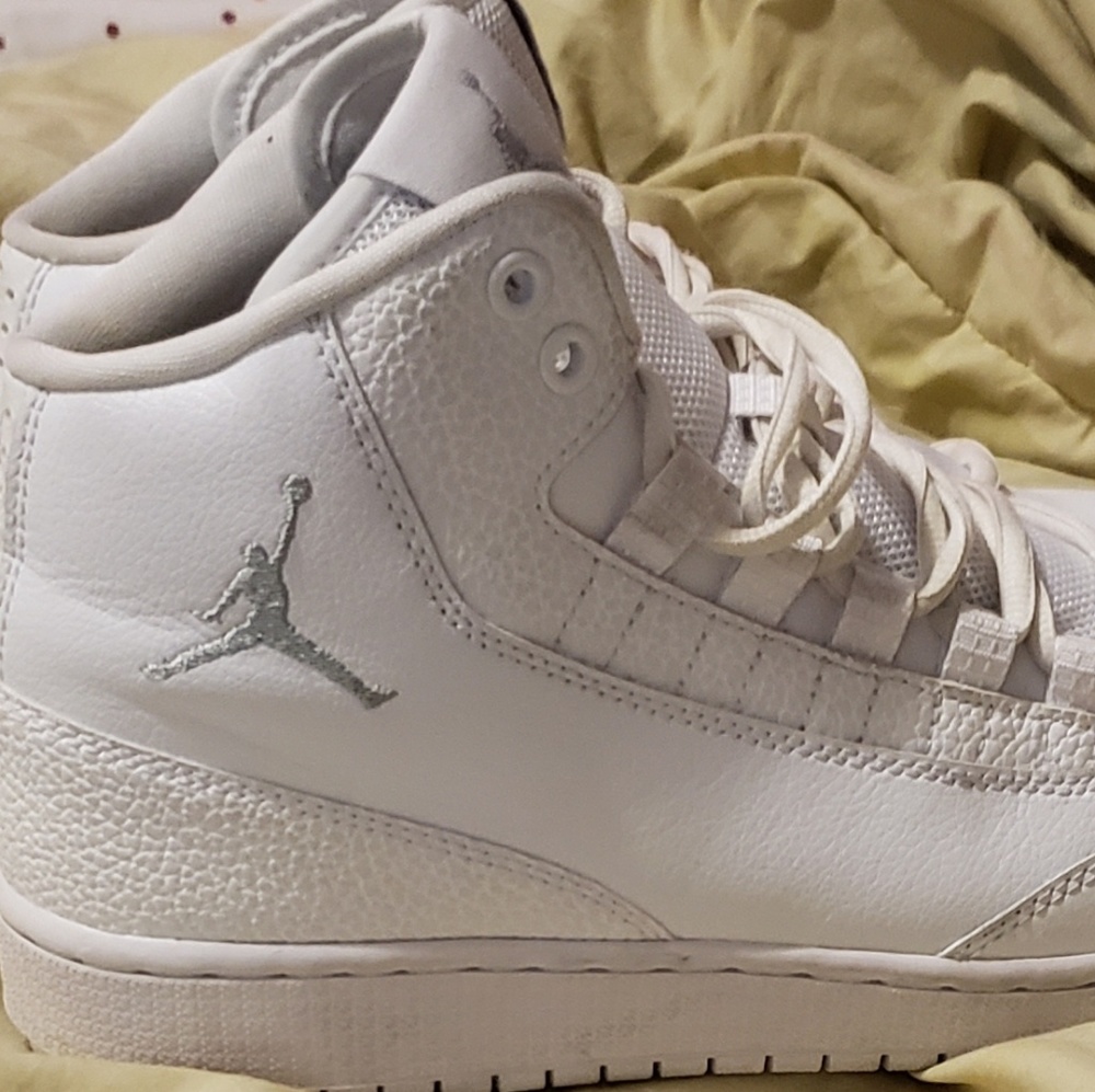 Air Jordan Unisex High Top Gym Shoes - Picture 3 of 8